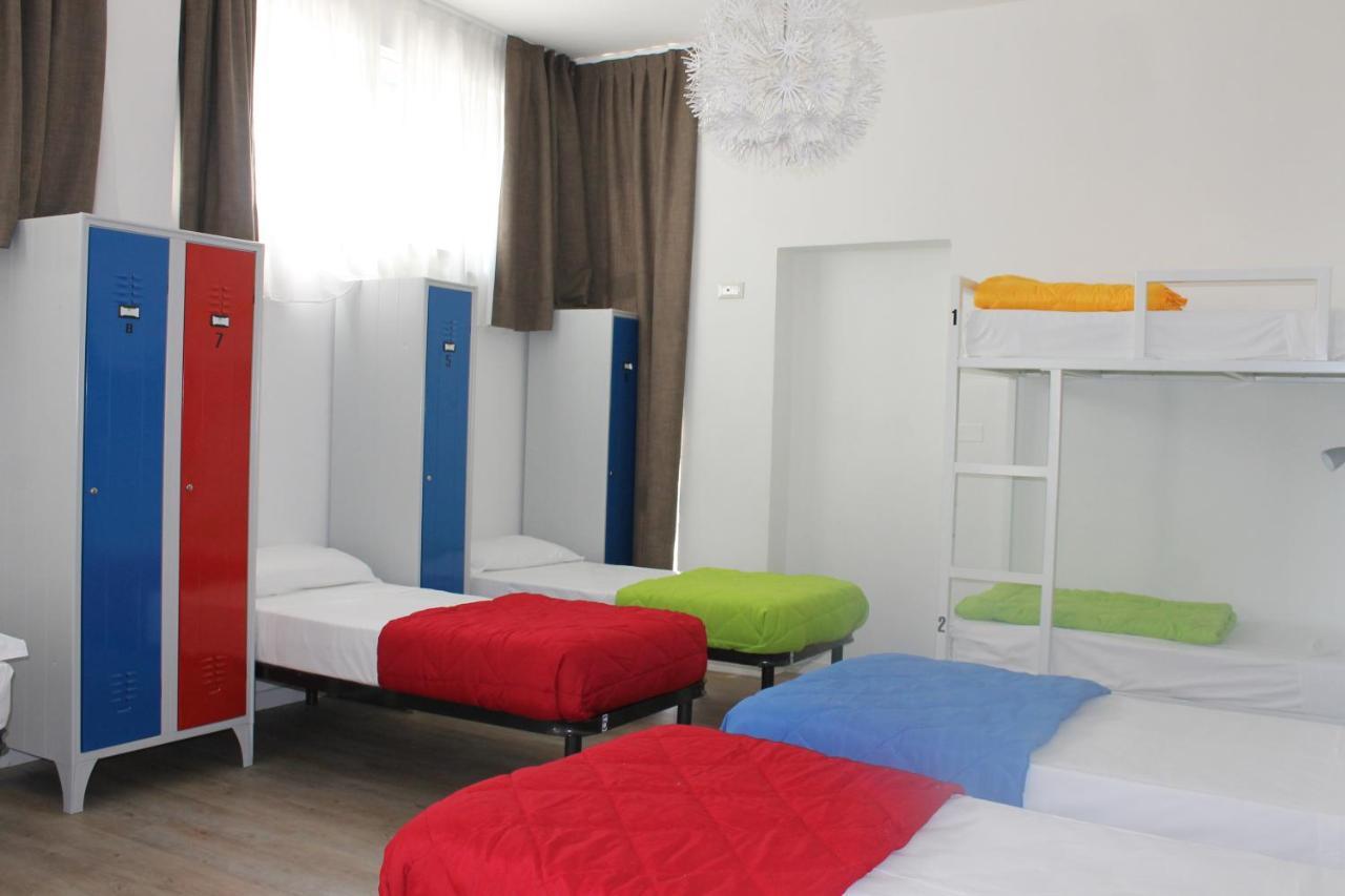 Lake Garda Beach Hostel Padenghe sul Garda Exterior foto