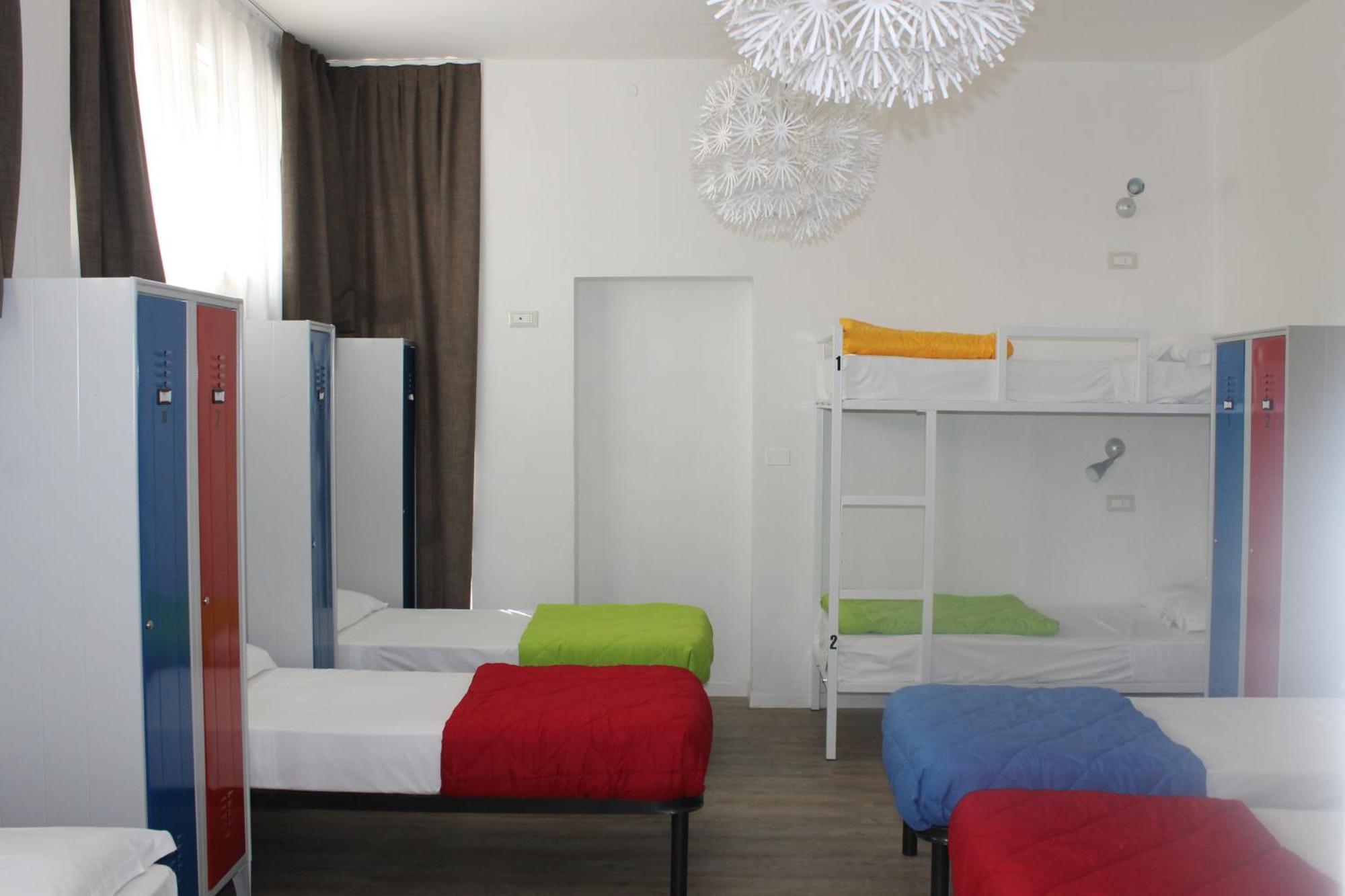 Lake Garda Beach Hostel Padenghe sul Garda Exterior foto
