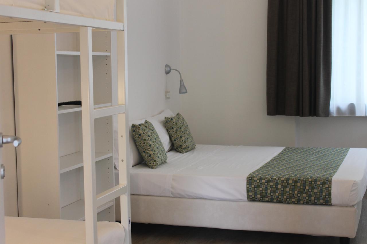 Lake Garda Beach Hostel Padenghe sul Garda Exterior foto