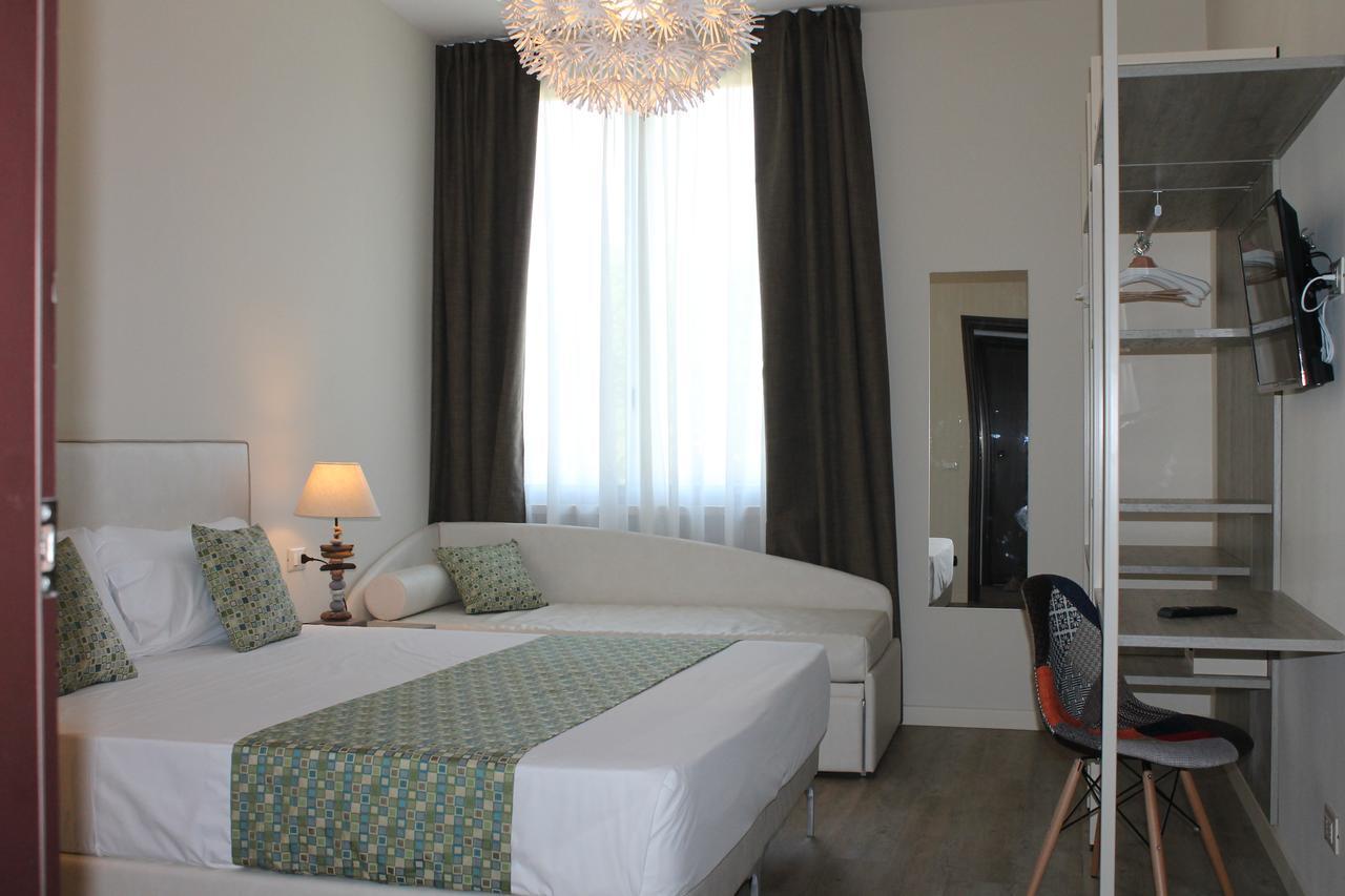 Lake Garda Beach Hostel Padenghe sul Garda Exterior foto