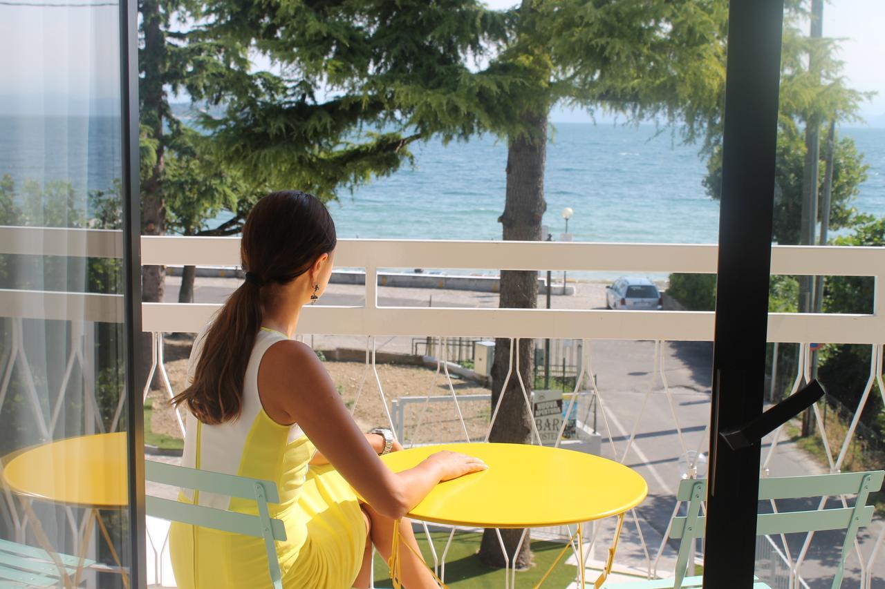 Lake Garda Beach Hostel Padenghe sul Garda Exterior foto