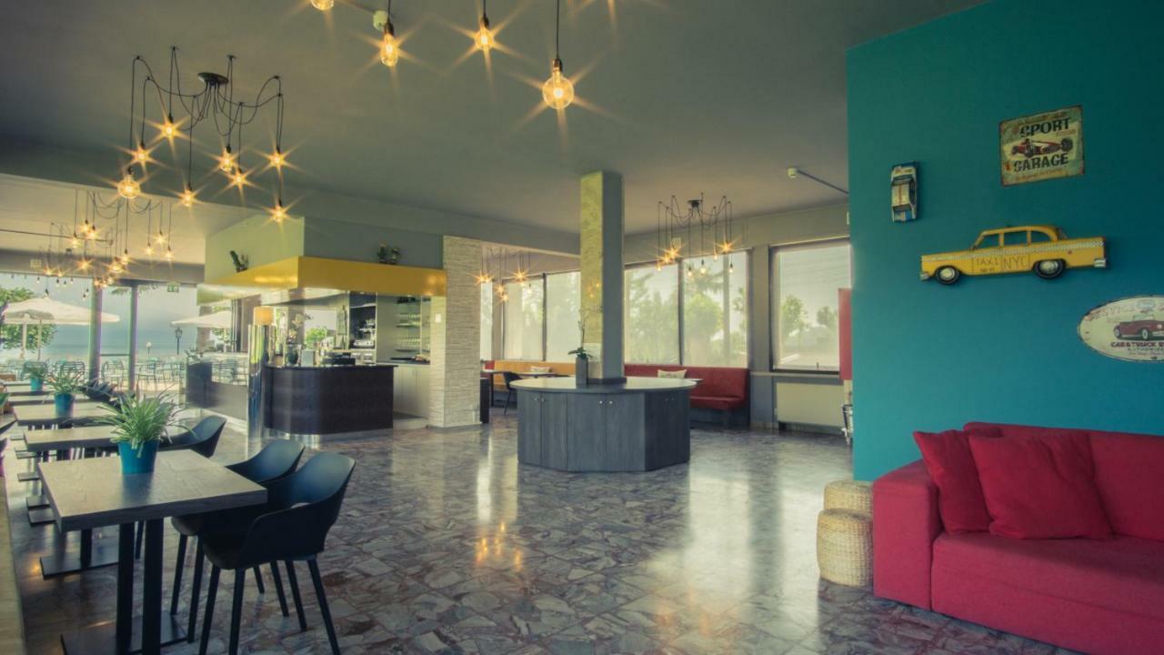 Lake Garda Beach Hostel Padenghe sul Garda Exterior foto